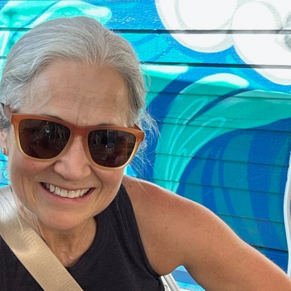 Meet your Posher, Jodi - Picture 2 of 2